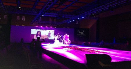 北京朝陽舞臺背景板搭建--專業音響燈光設備租賃